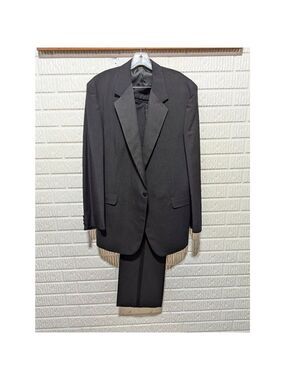 No Brand Made In Hungary Men's Black Wool Formal Tuxedo Size 46L Excellent Condi